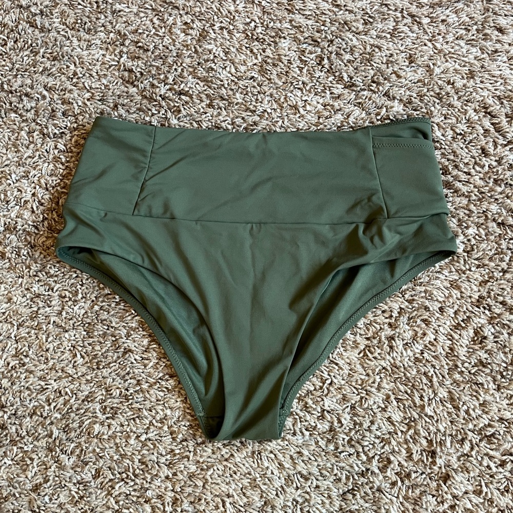 ❤️ Athleta high waist swim bottoms like new ❤️